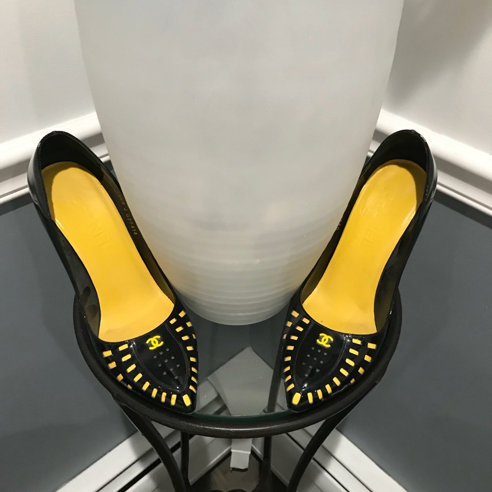 Authentic Chanel Black & Yellow Sexy  pumps